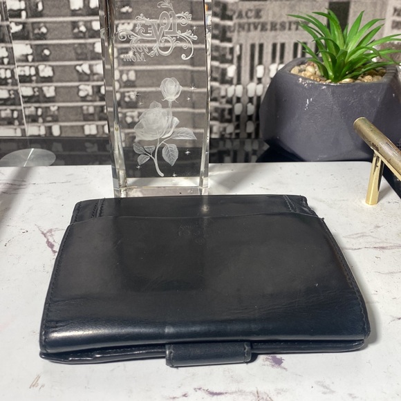 Authentic Gucci Leather Wallet - Picture 15 of 15